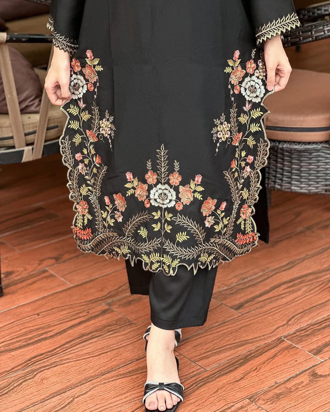 LIA LAWN EMB 2PC