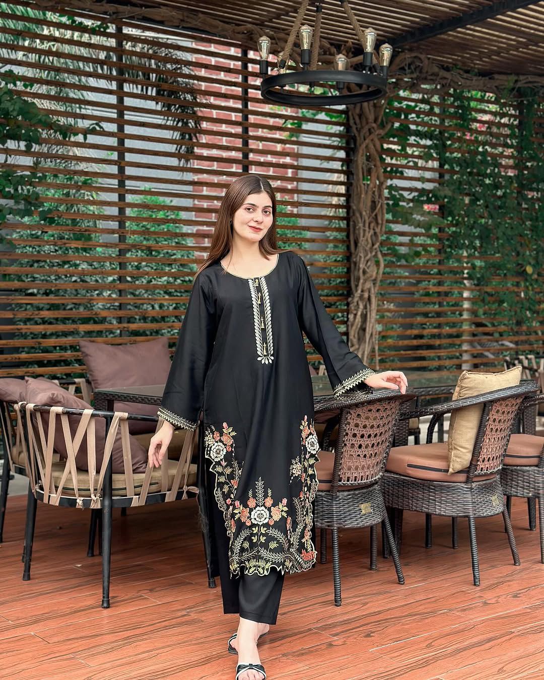 LIA LAWN EMB 2PC